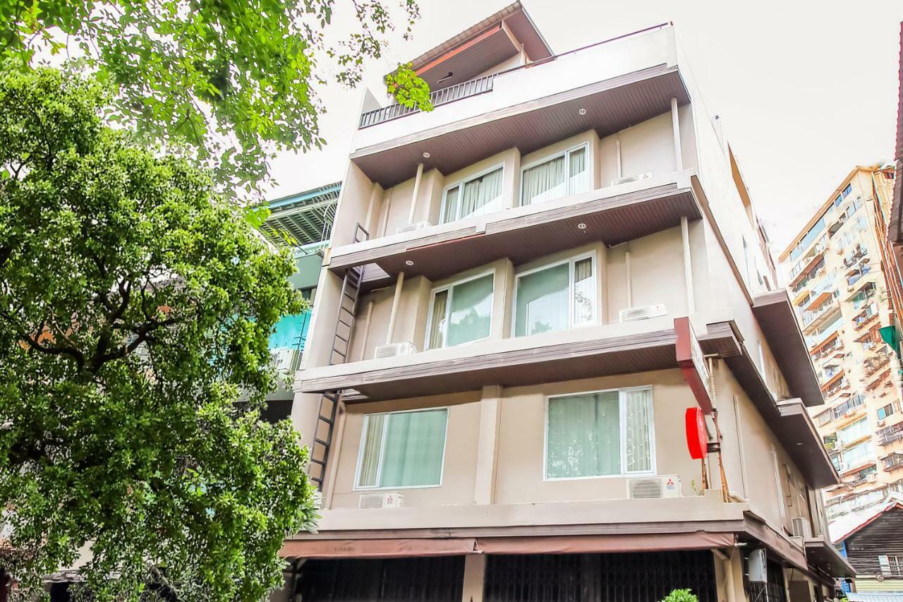 曼谷 Oyo 307 Baan Udom酒店 外观 照片
